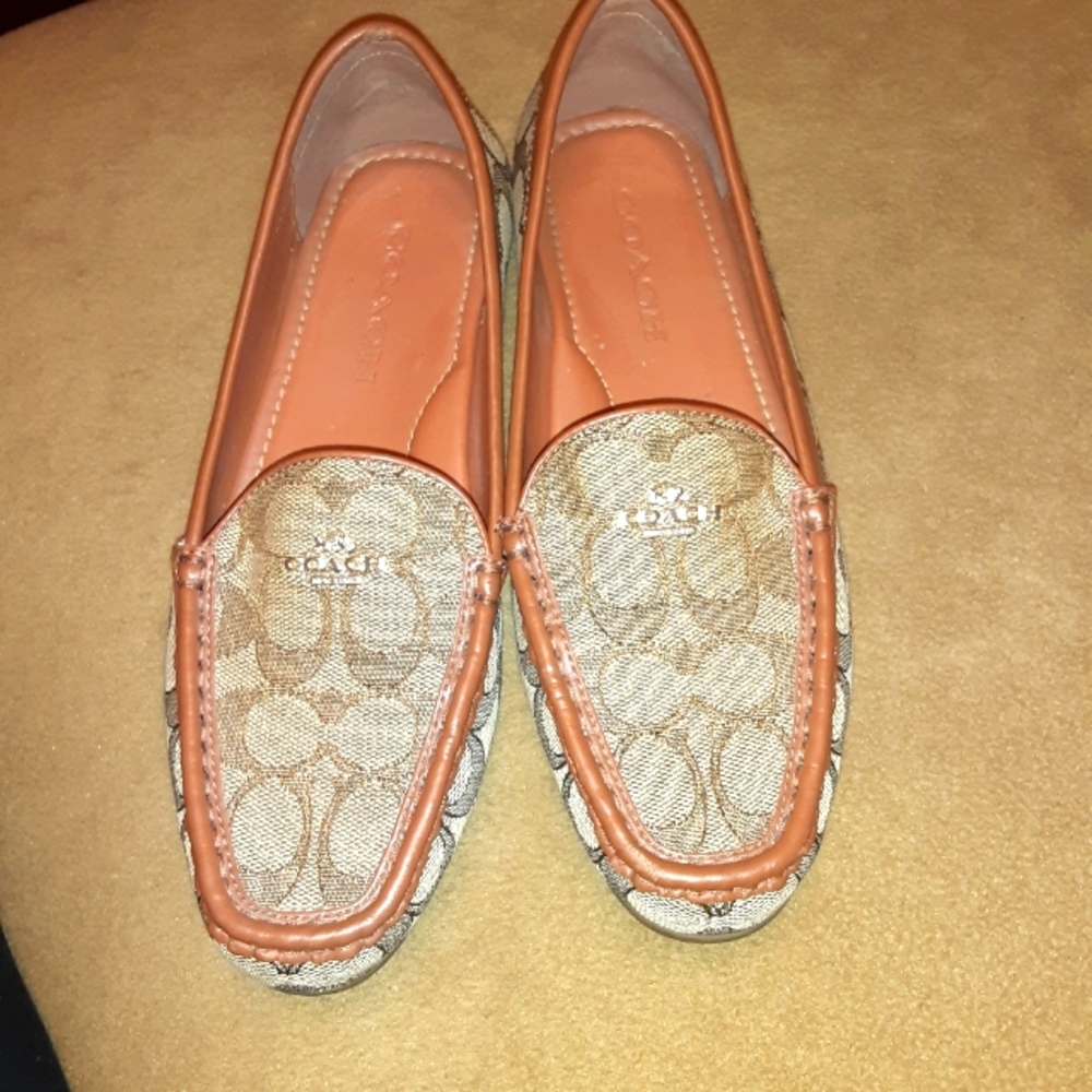 Coach 7 1/2 Tan